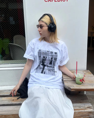 Women's monochrome photo lettering half-length T-shirt