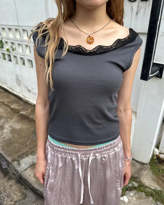 Wide lace U-neck tank top