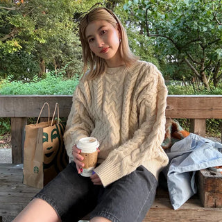 Cable oversized round knit
