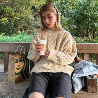 Cable oversized round knit