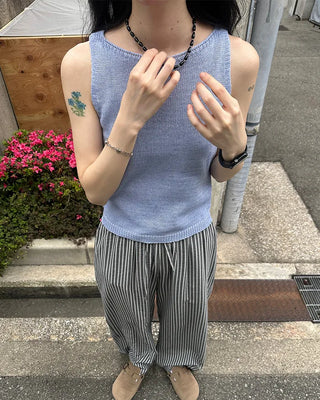 Boat neck sleeveless knit