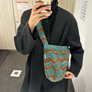 Pattern Point Boa Shoulder Bag