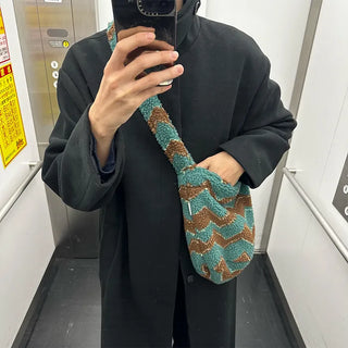 Pattern Point Boa Shoulder Bag