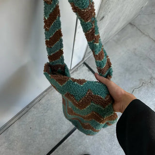 Pattern Point Boa Shoulder Bag
