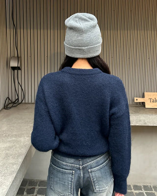 Wool round knit
