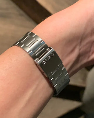 Basic Square Metal Handwatch