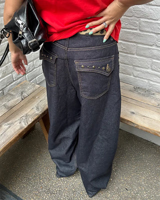 Hip studded flap pocket rigid balloon jeans