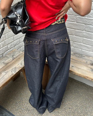 Hip studded flap pocket rigid balloon jeans