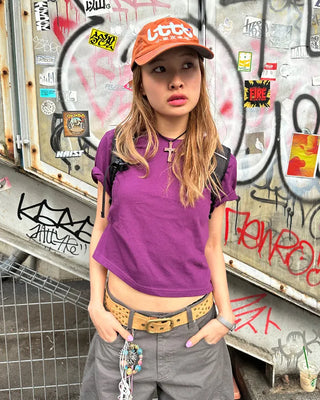 Shoulder seam semi-cropped half T-shirt