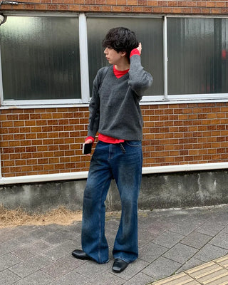 Simple V-neck long-sleeved knit