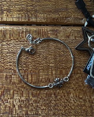 Hard bracelet