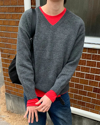 Simple V-neck long-sleeved knit