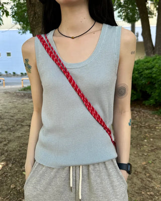Simple round neck sleeveless knit