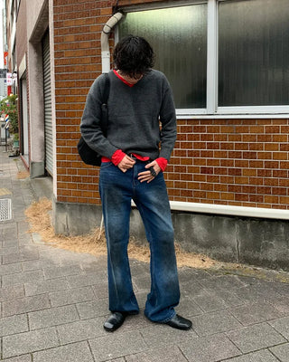 Simple V-neck long-sleeved knit