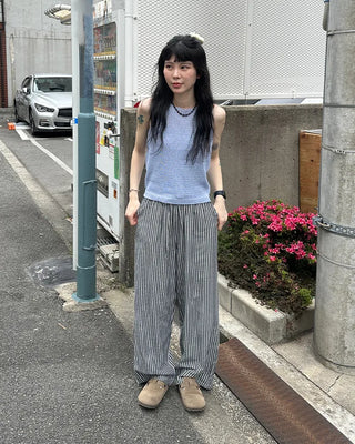 Boat neck sleeveless knit