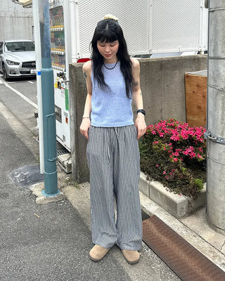 Boat neck sleeveless knit