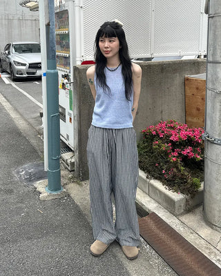 Boat neck sleeveless knit