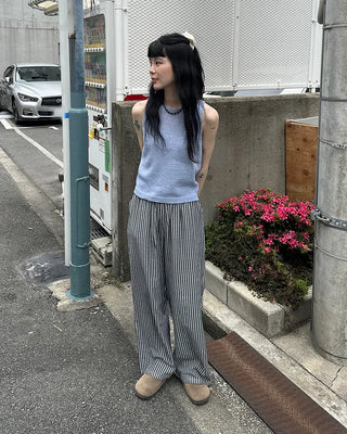 Boat neck sleeveless knit
