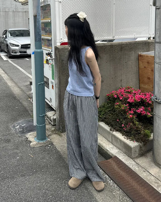 Boat neck sleeveless knit