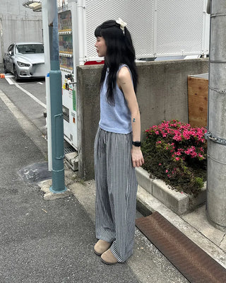 Boat neck sleeveless knit