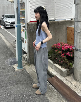 Boat neck sleeveless knit