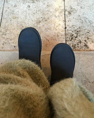 Short sheepskin boots