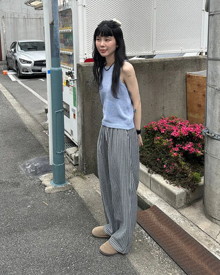 Boat neck sleeveless knit