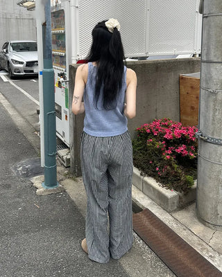 Boat neck sleeveless knit