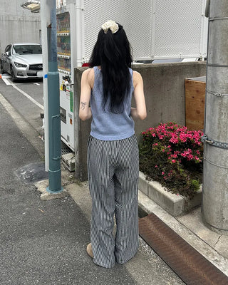 Boat neck sleeveless knit