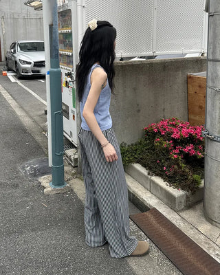 Boat neck sleeveless knit