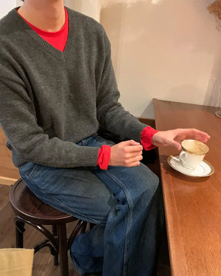 Simple V-neck long-sleeved knit