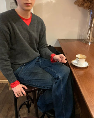Simple V-neck long-sleeved knit