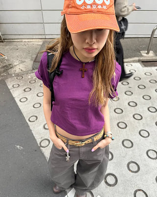 Shoulder seam semi-cropped half T-shirt