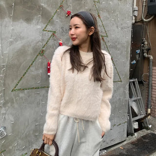 Angora style round knit