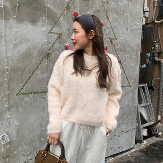 Angora style round knit
