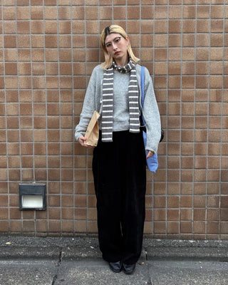 Ribbed V-neck semi-cropped high-gauge knit