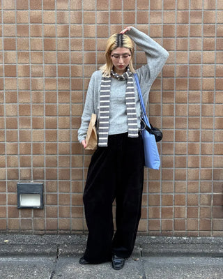 Ribbed V-neck semi-cropped high-gauge knit