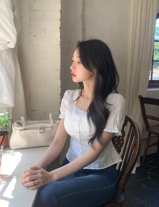 Back ribbon puff blouse