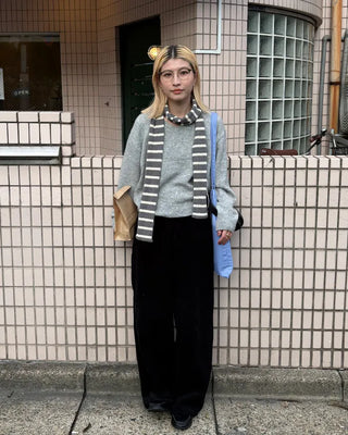 Ribbed V-neck semi-cropped high-gauge knit