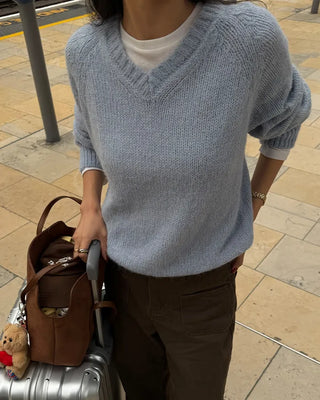 V-neck loose-fit knit