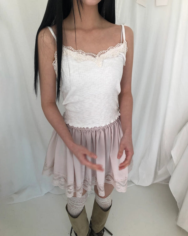 Lace sleeveless