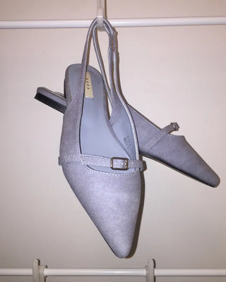 Belt-point slingback flat pumps