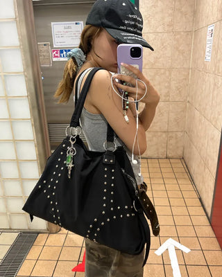 Double rivet line shoulder bag