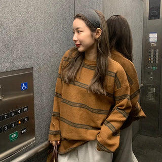 Long knit with a striped pattern
