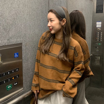 Long knit with a striped pattern