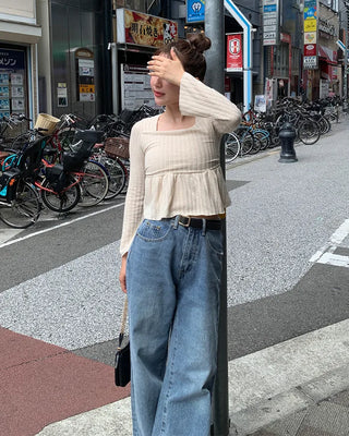 Square neck frill knit blouse