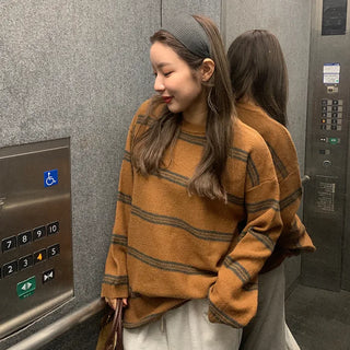 Long knit with a striped pattern