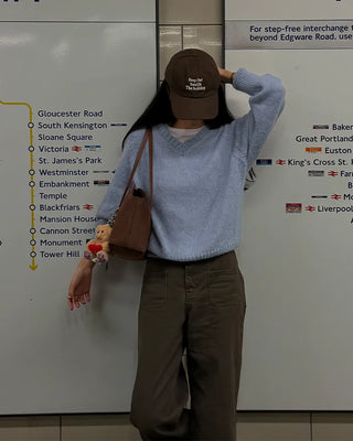 V-neck loose-fit knit