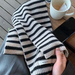 Border pattern scarf