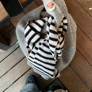 Border pattern scarf